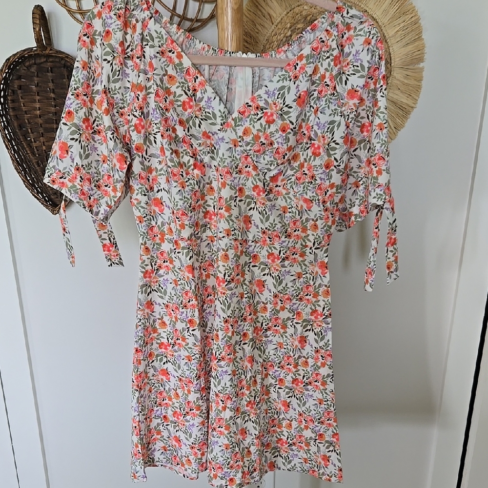 Floral Tie-Sleeve Short Dress in Coral and White